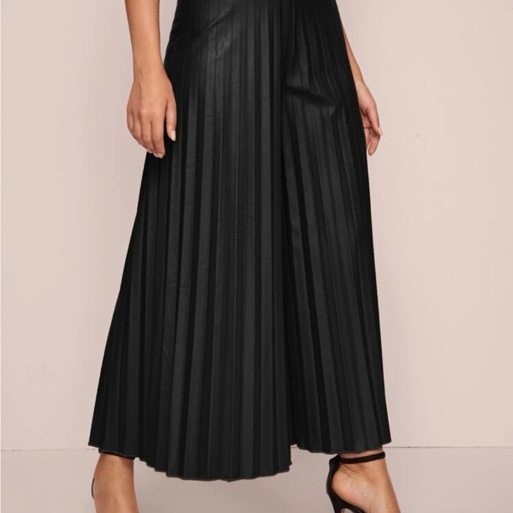 Leather Wide Leg Pleated Pants. New